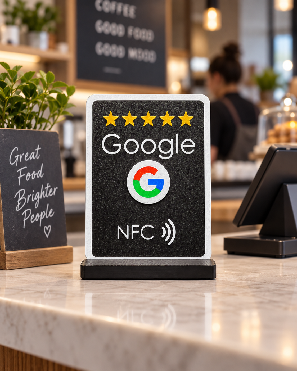 Placa NFC Google para avaliações num balcão de café